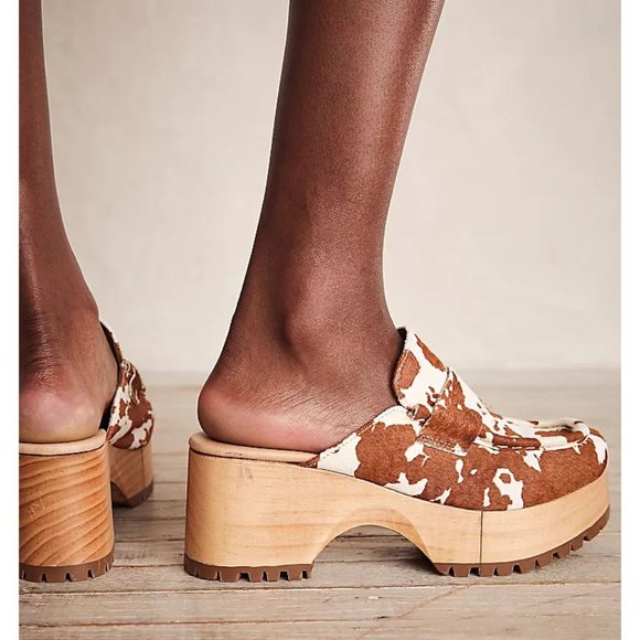 🎉LAST CHANCE🎉 FREE PEOPLE Corbin Hair On Clogs / Brown Combo - Picture 3 of 14